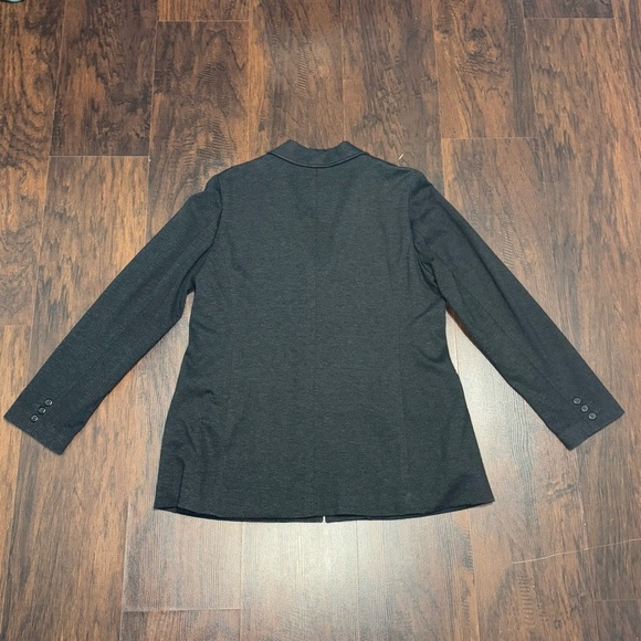 Chico's Black Tailored Blazer Notched Lapels Structured Shoulders flap pockets 2 - Picture 9 of 15